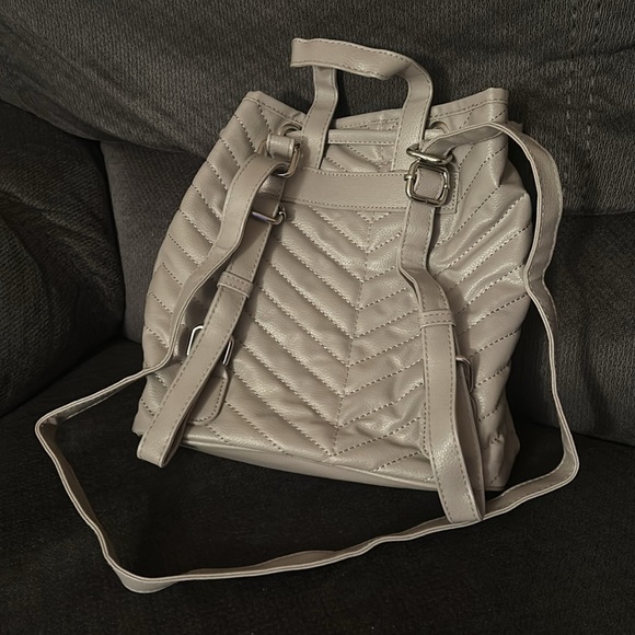 Bella Russo Drawstring Purse/Backpack - Picture 3 of 3